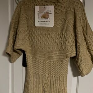 Sweater dress. Off white